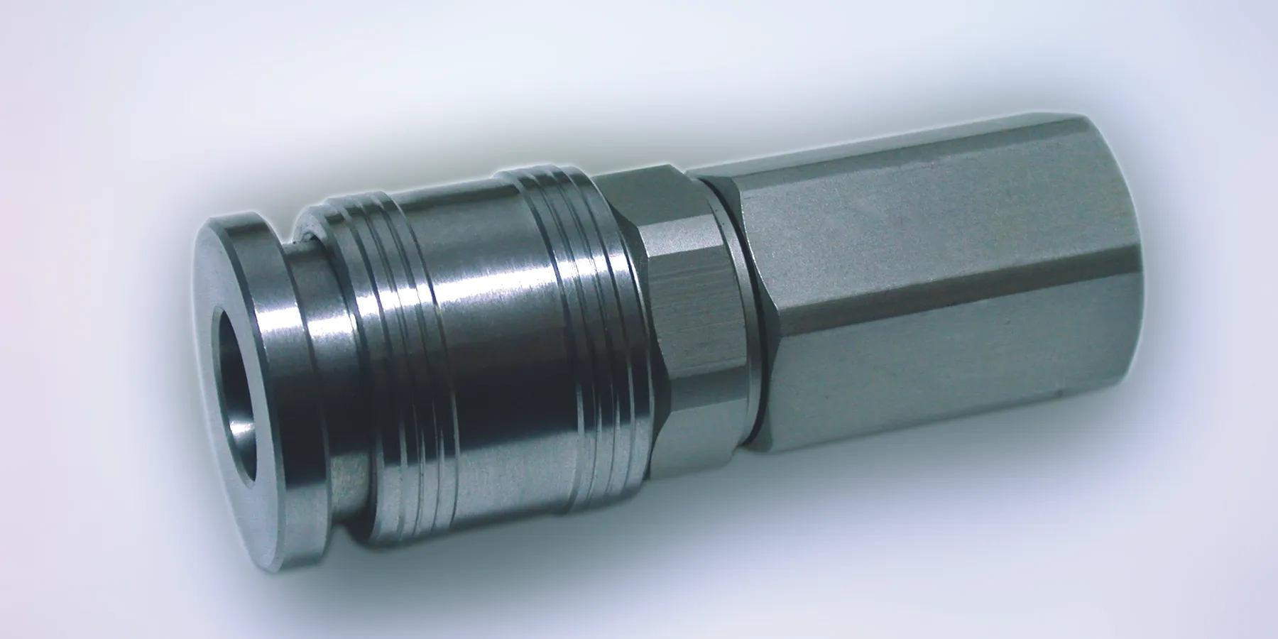 Single pneumatic fitting
